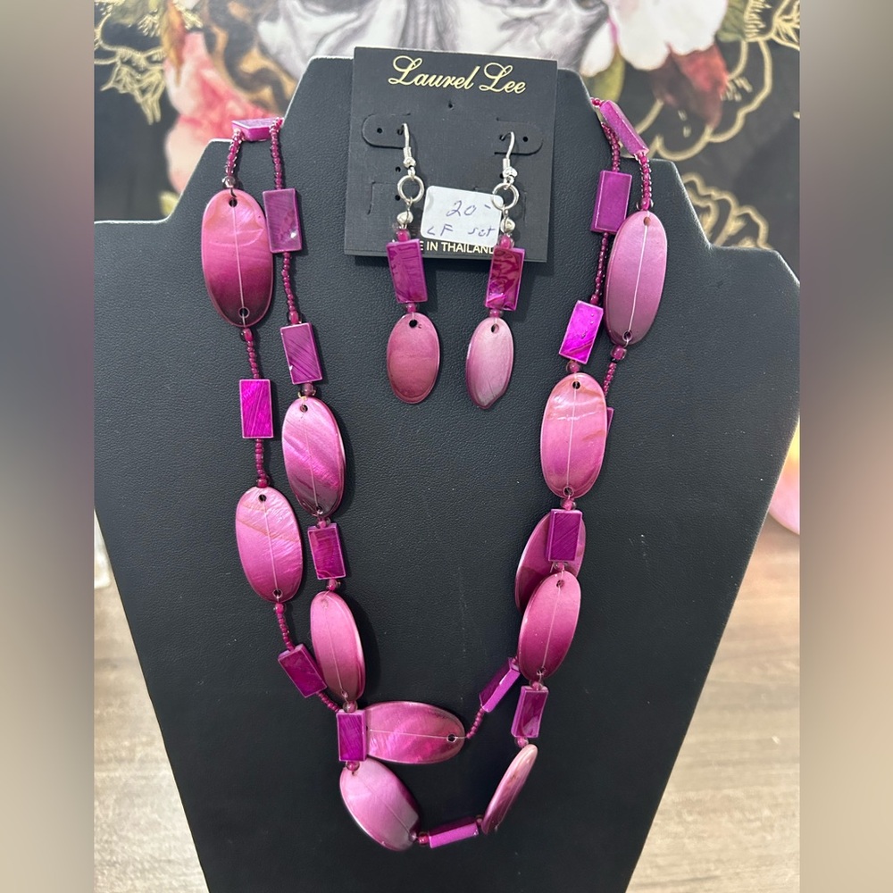 NWT necklace and earrings set